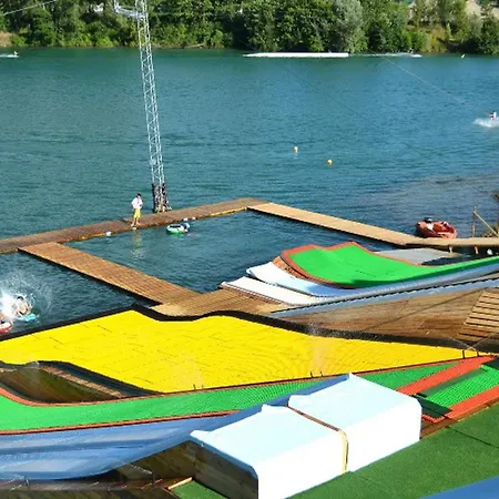8 Pers - Terrasse - Equipement Bébé - Api-1-52-1519 Camping